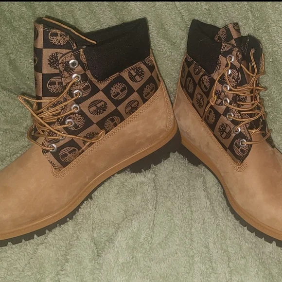 Timberland Classic Boot in the \'Black Brown Patchwork\' style Men\'s Size 9.5 Timberland Classic Boot in the  main image 2